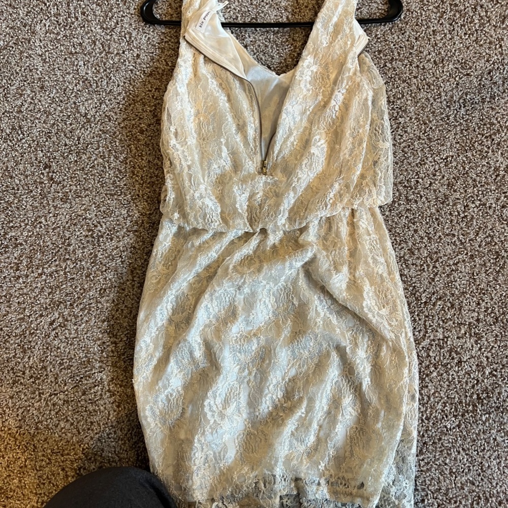 Womens - Thigh length sleeveless dress